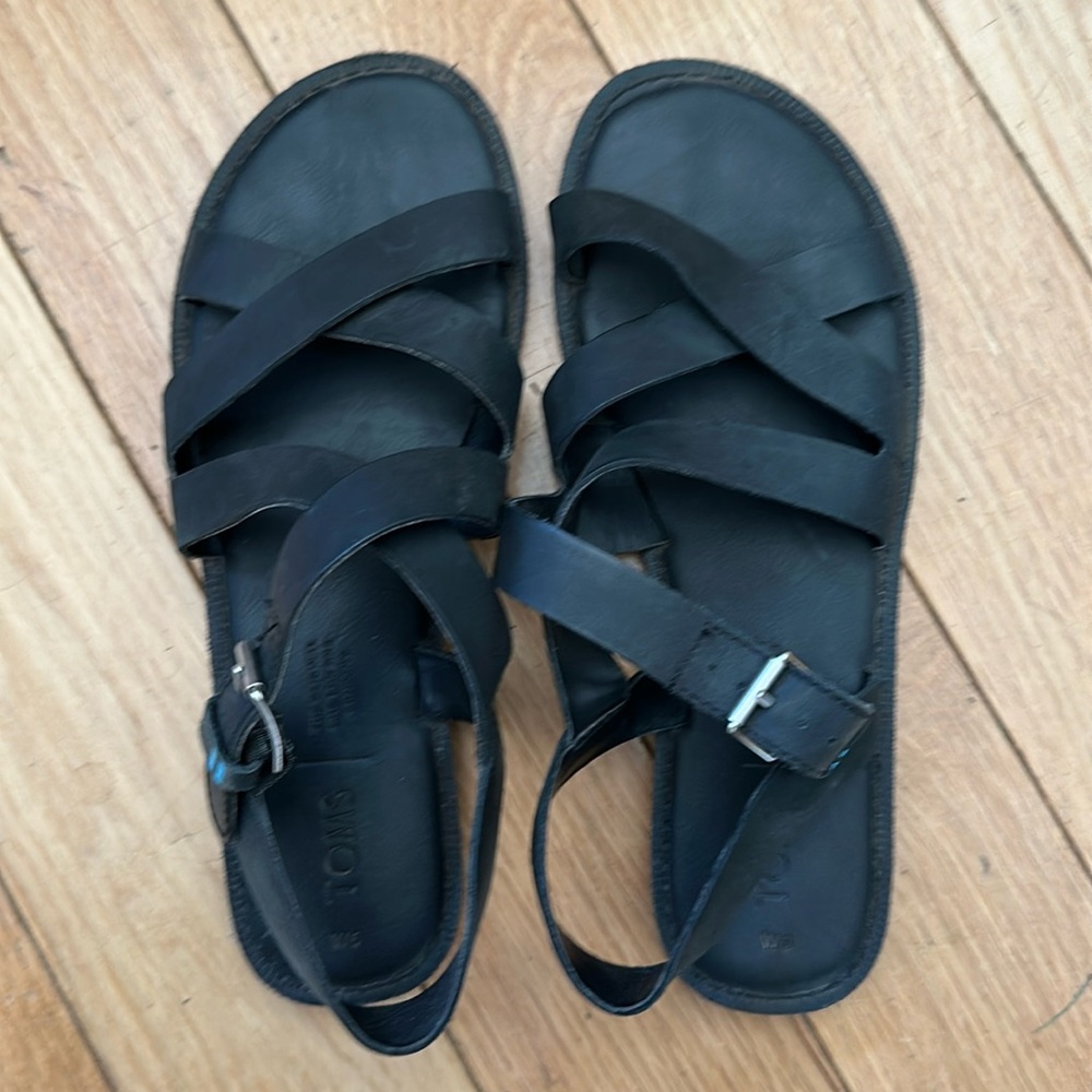 Women’s size 6 Tom’s black sandals